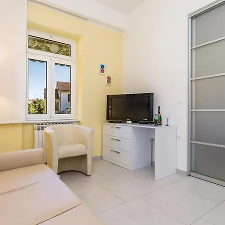 Apartment 3 Bedroom Awesome In