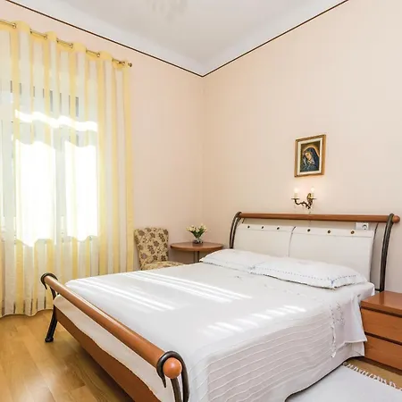 3 Bedroom Awesome In *