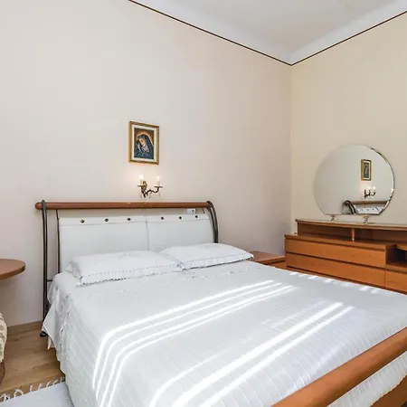 3 Bedroom Awesome In Apartment